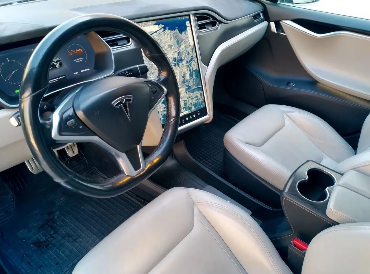 Tesla Model S 2015, bild 19 av 20