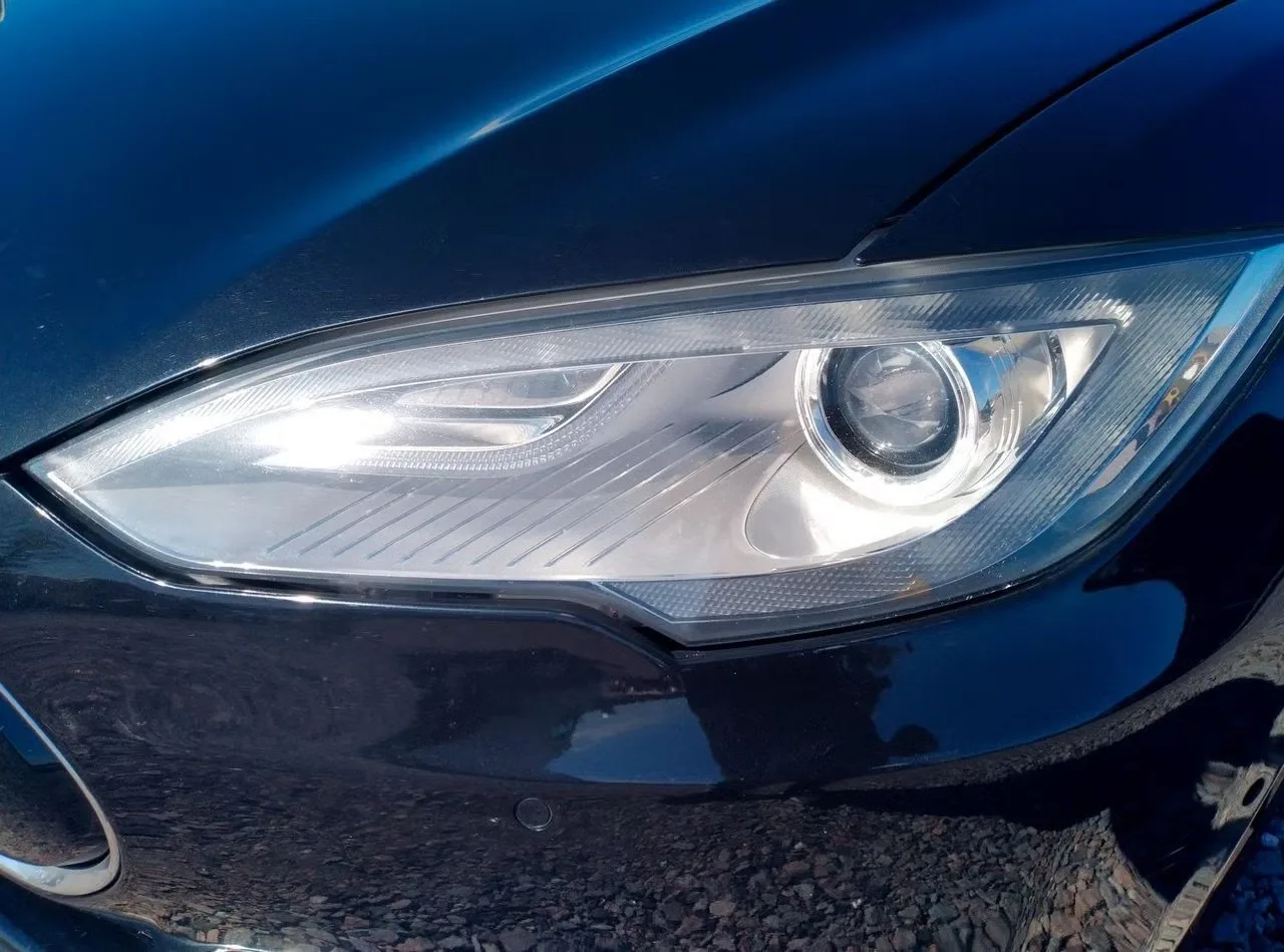 Tesla Model S 2015, bild 10 av 20