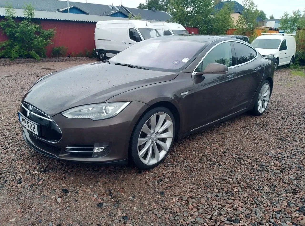 Tesla Model S 2014, bild 9 av 19