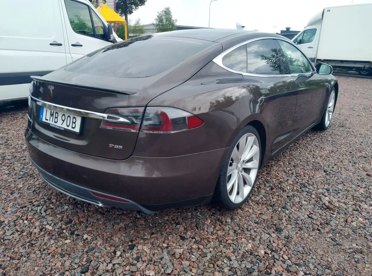Tesla Model S 2014, bild 10 av 19