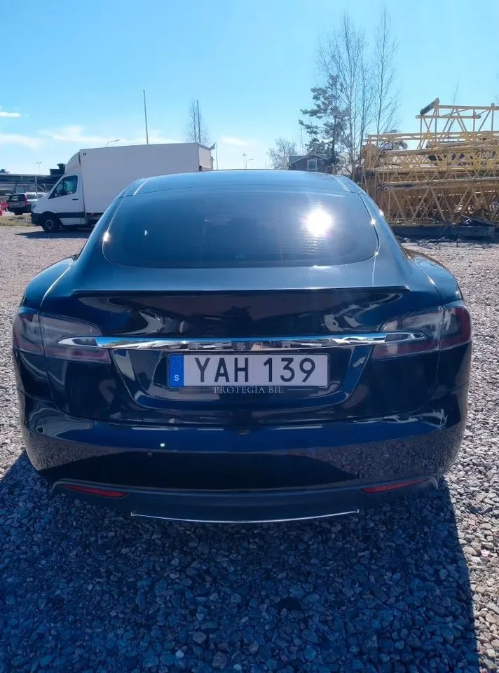 Tesla Model S 2015, bild 3 av 20