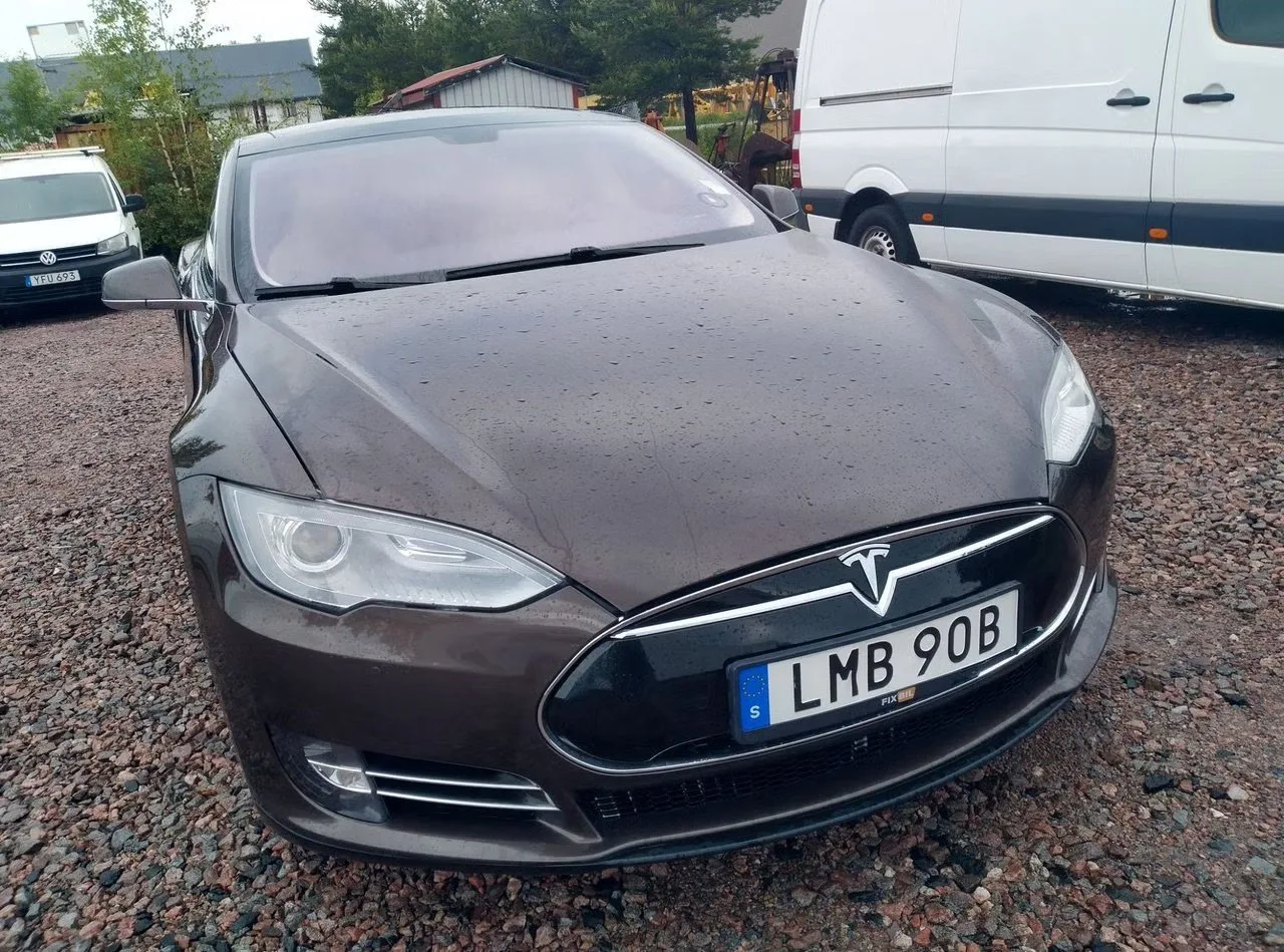 Tesla Model S 2014, bild 6 av 19