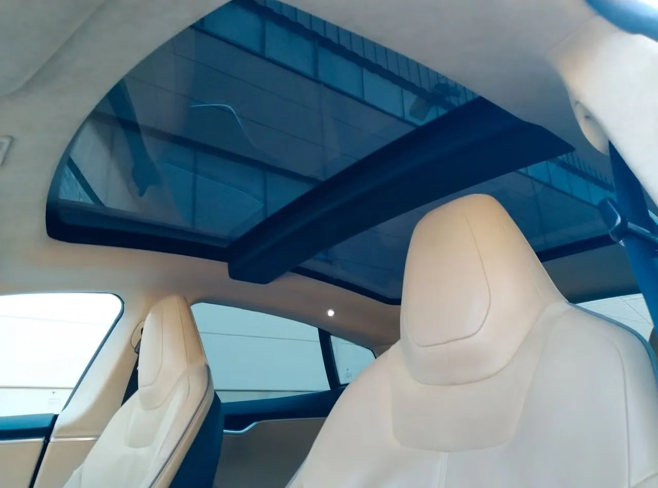 Tesla Model S 2014, bild 11 av 19