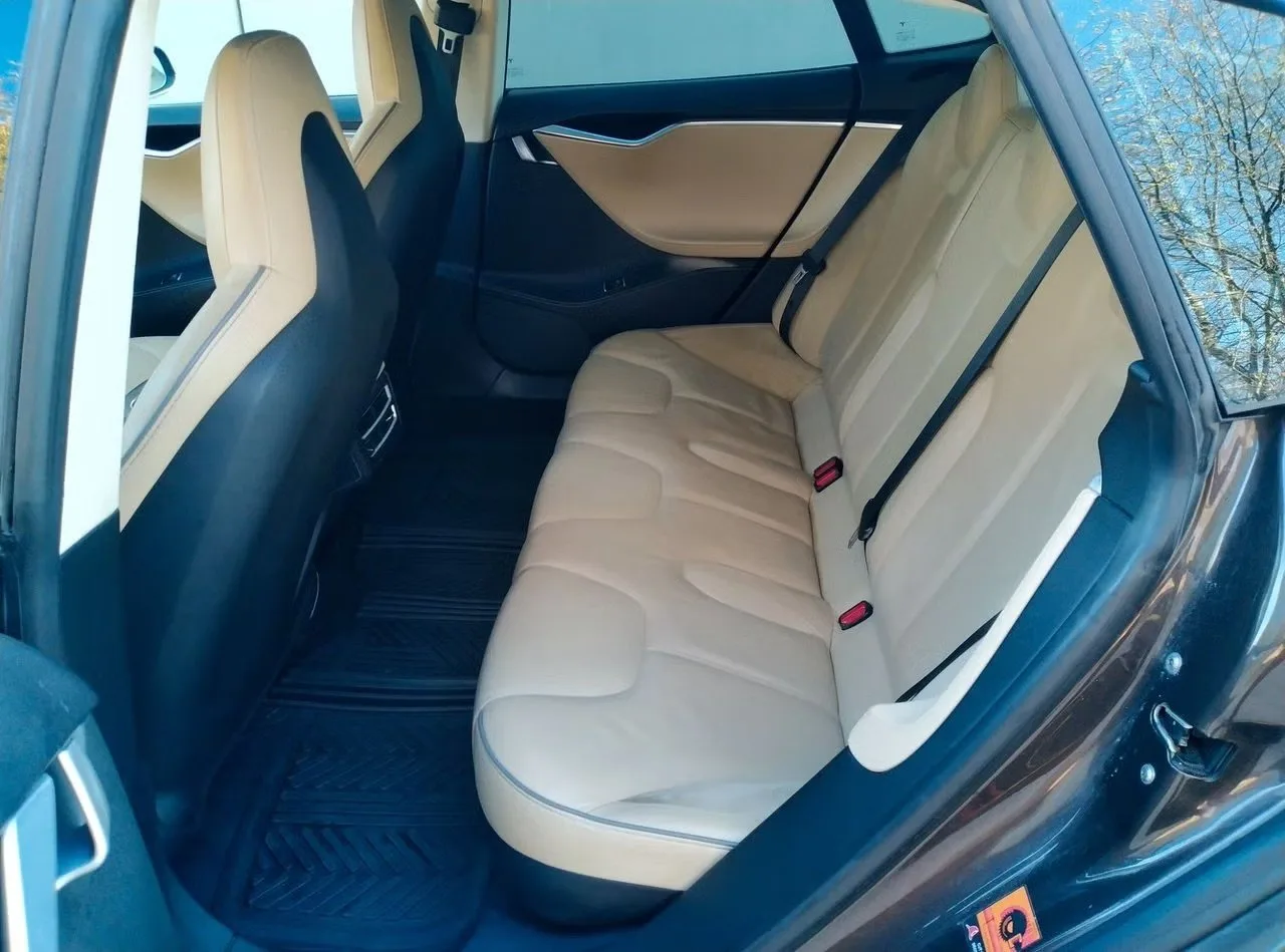 Tesla Model S 2014, bild 19 av 19