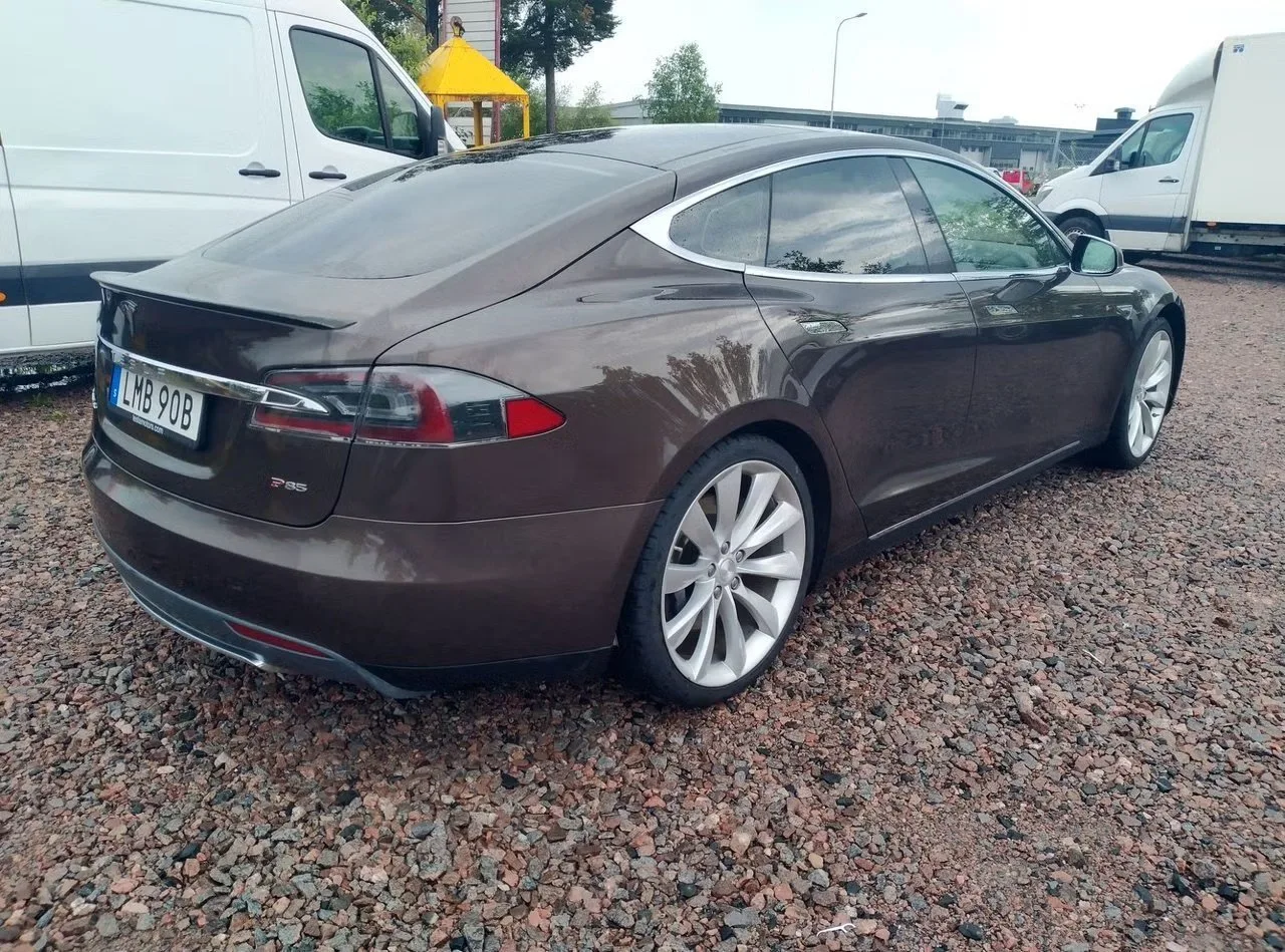 Tesla Model S 2014, bild 4 av 19