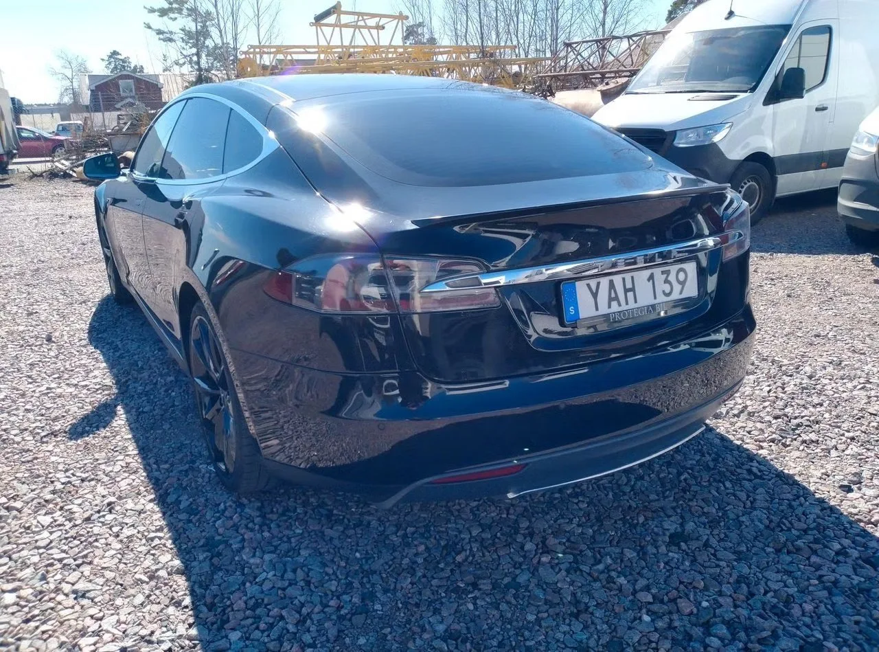 Tesla Model S 2015, bild 7 av 20