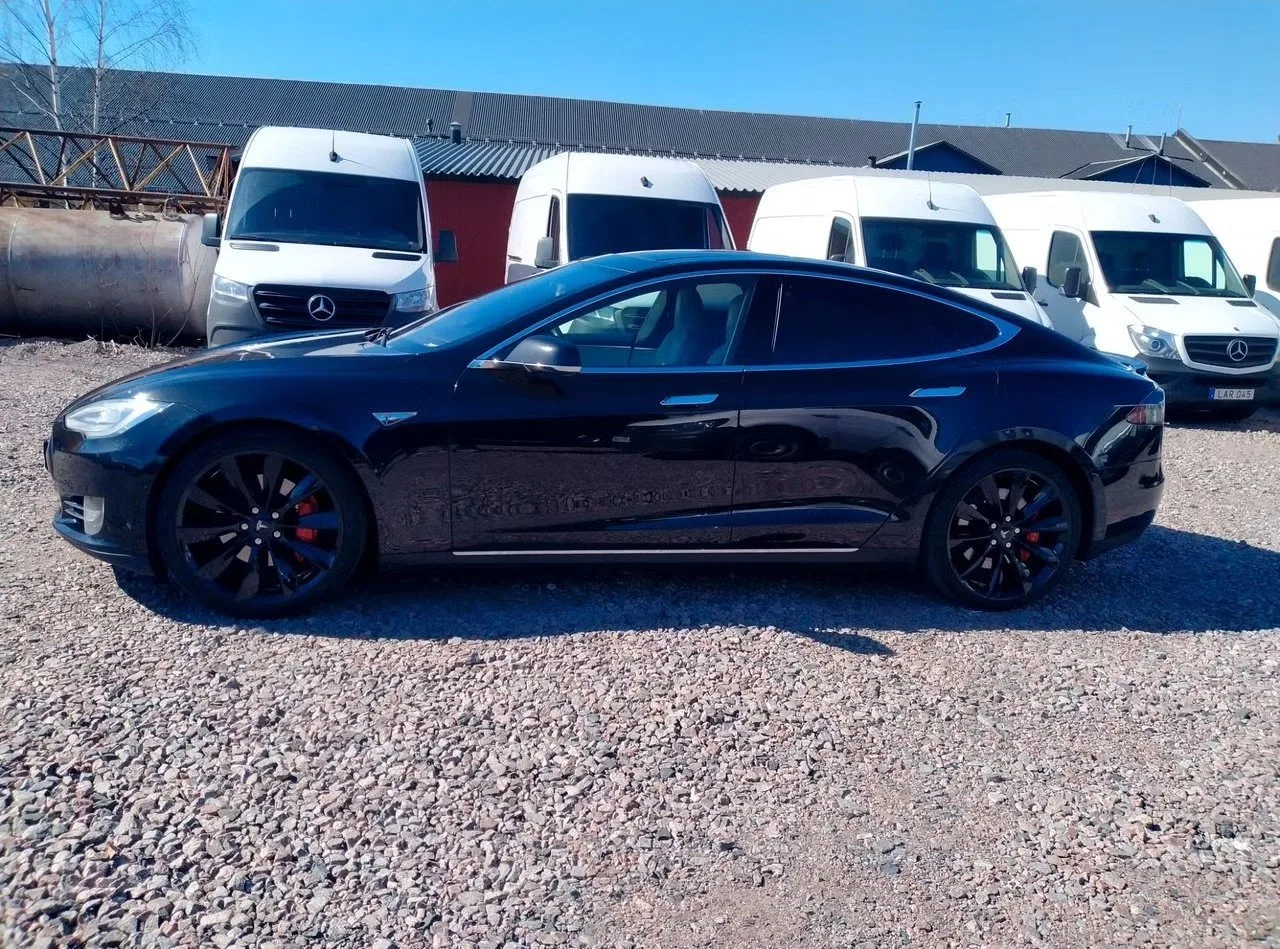 Tesla Model S 2015, bild 11 av 20