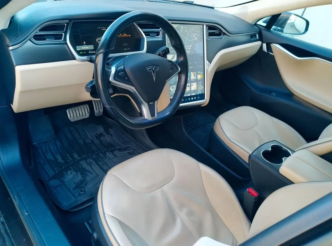 Tesla Model S 2014, bild 16 av 19