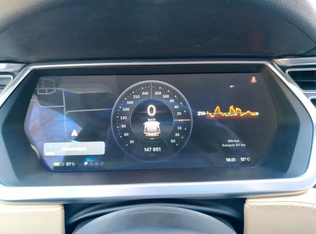 Tesla Model S 2014, bild 15 av 19