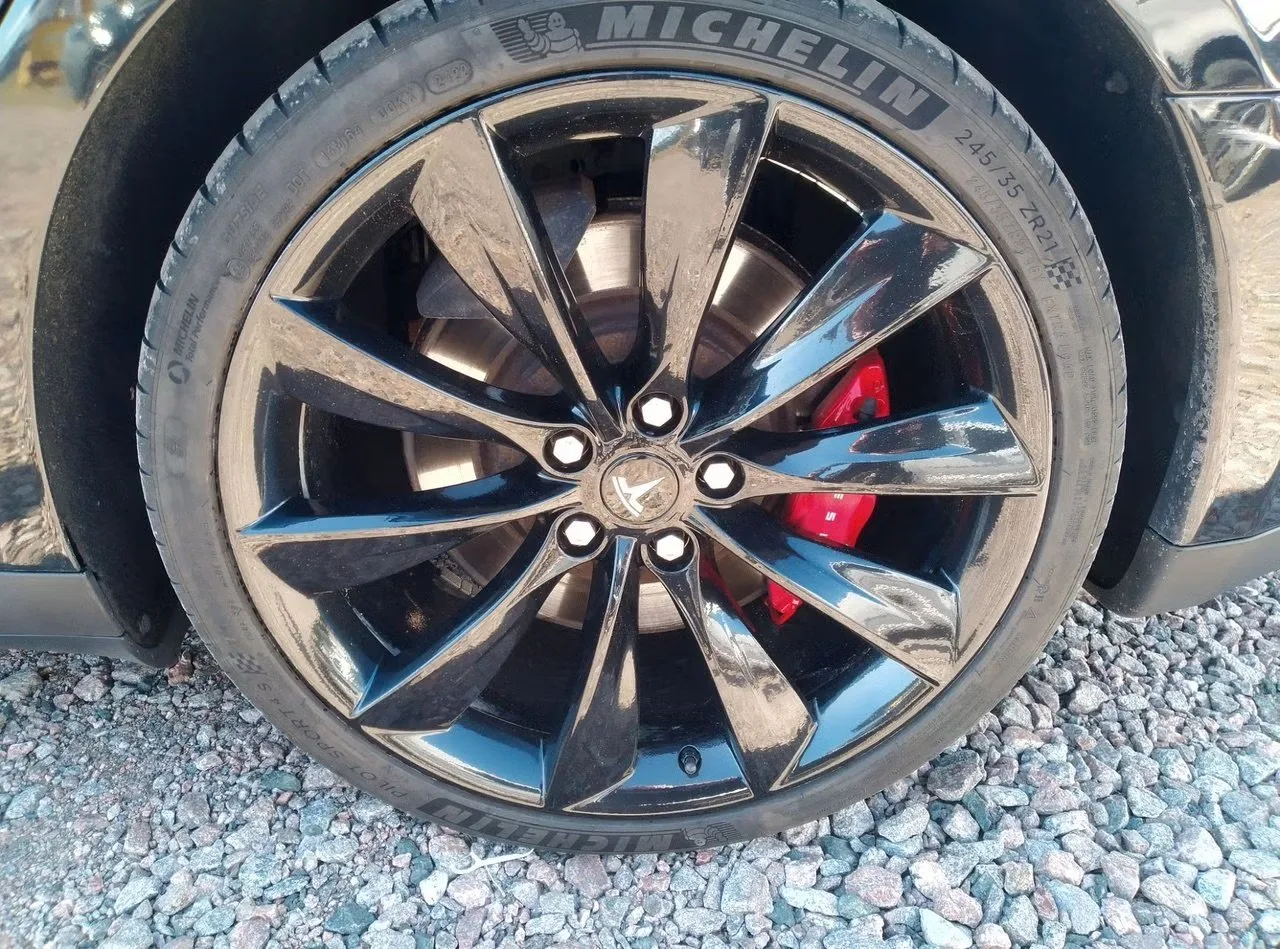 Tesla Model S 2015, bild 17 av 20