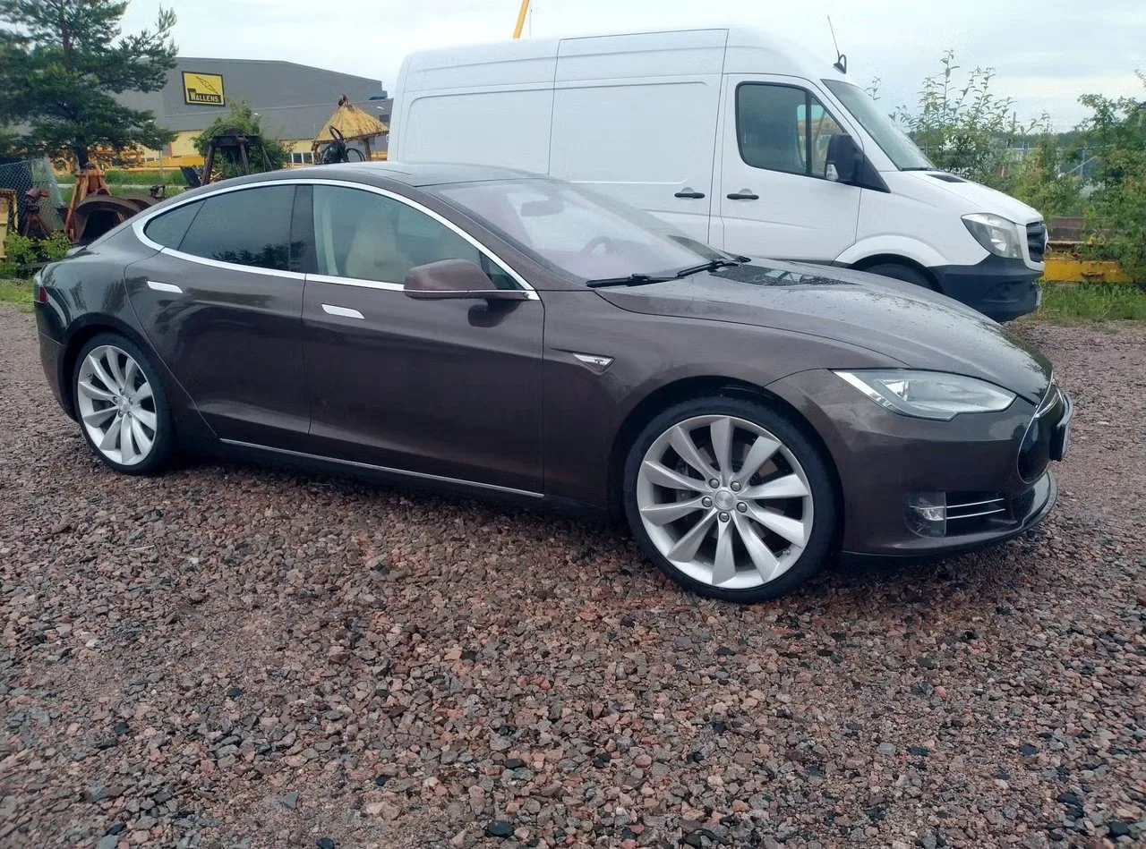 Tesla Model S 2014, bild 5 av 19