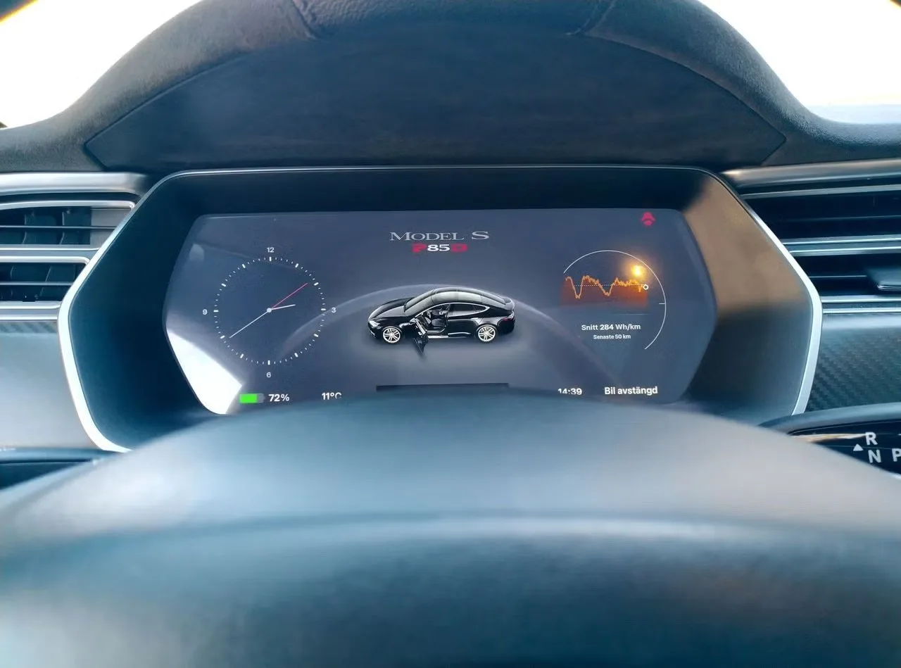 Tesla Model S 2015, bild 15 av 20