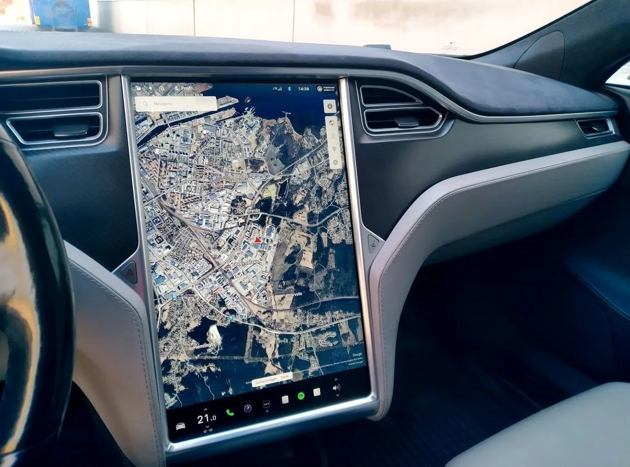 Tesla Model S 2015, bild 13 av 20