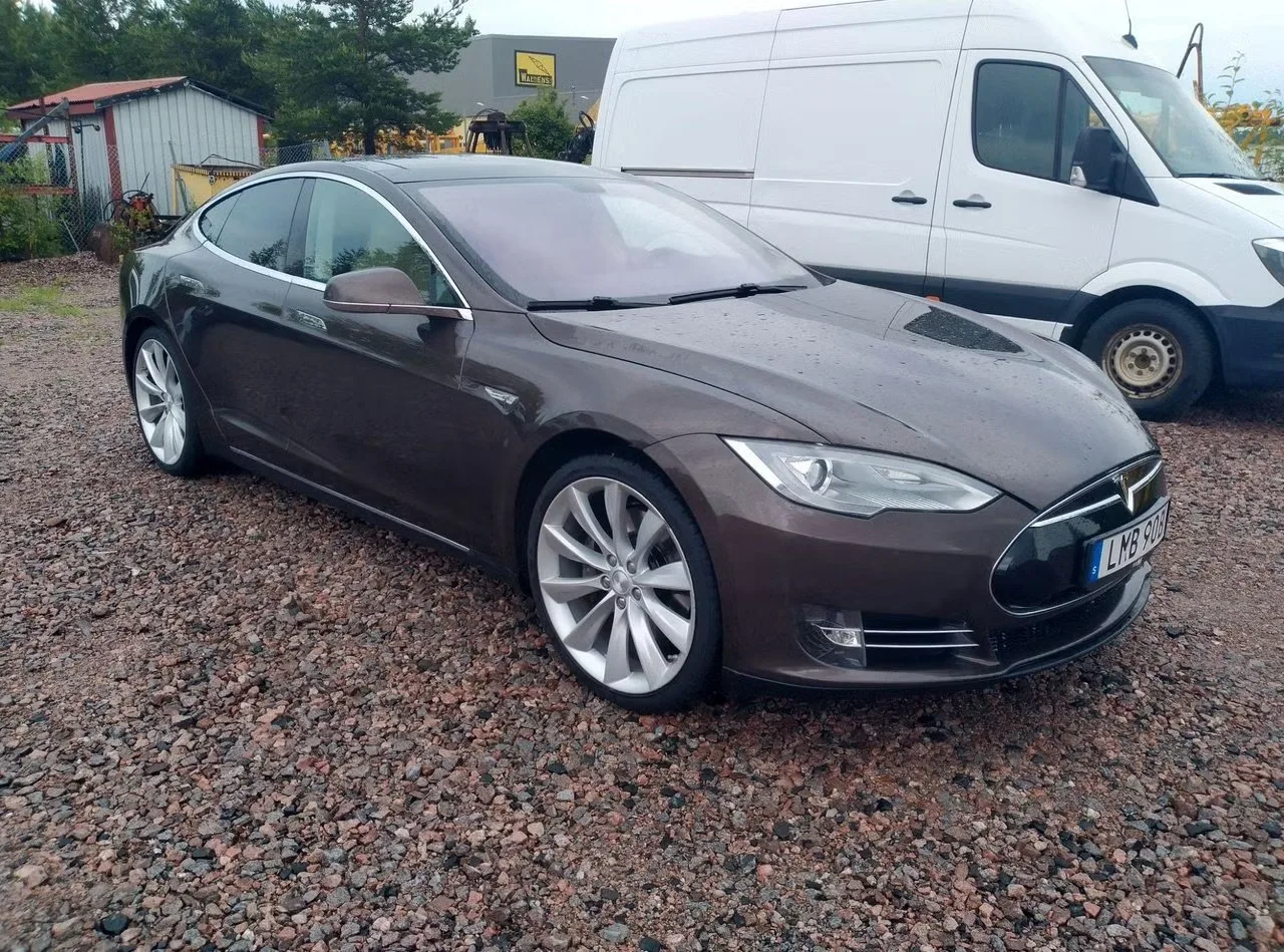 Tesla Model S 2014, bild 3 av 19