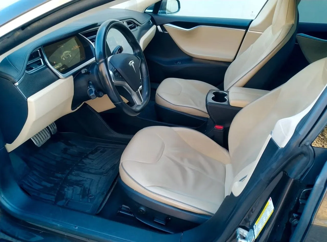 Tesla Model S 2014, bild 18 av 19