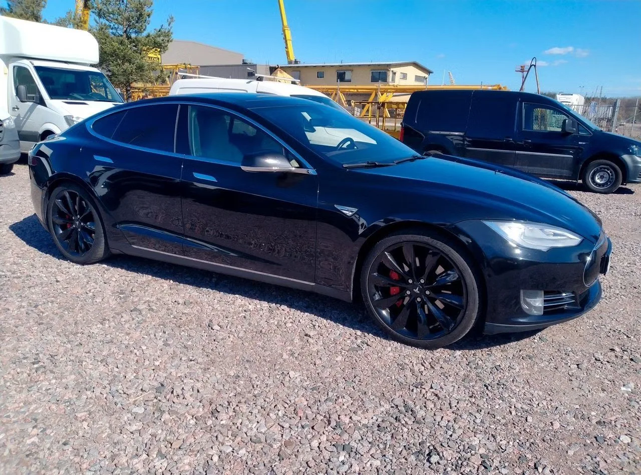 Tesla Model S 2015, bild 5 av 20