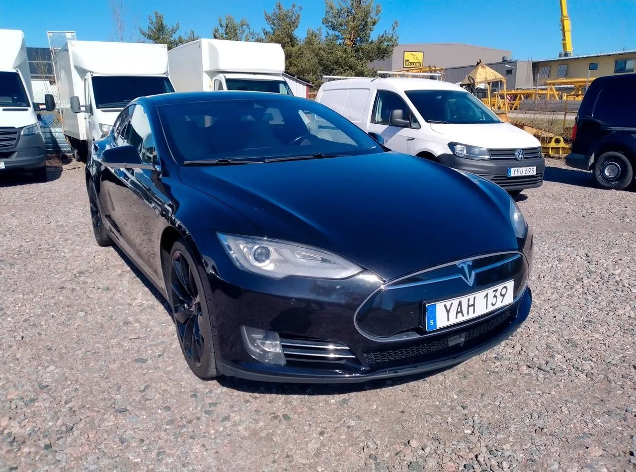 Tesla Model S 2015, bild 2 av 20