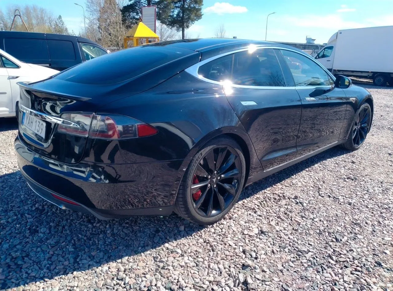 Tesla Model S 2015, bild 4 av 20