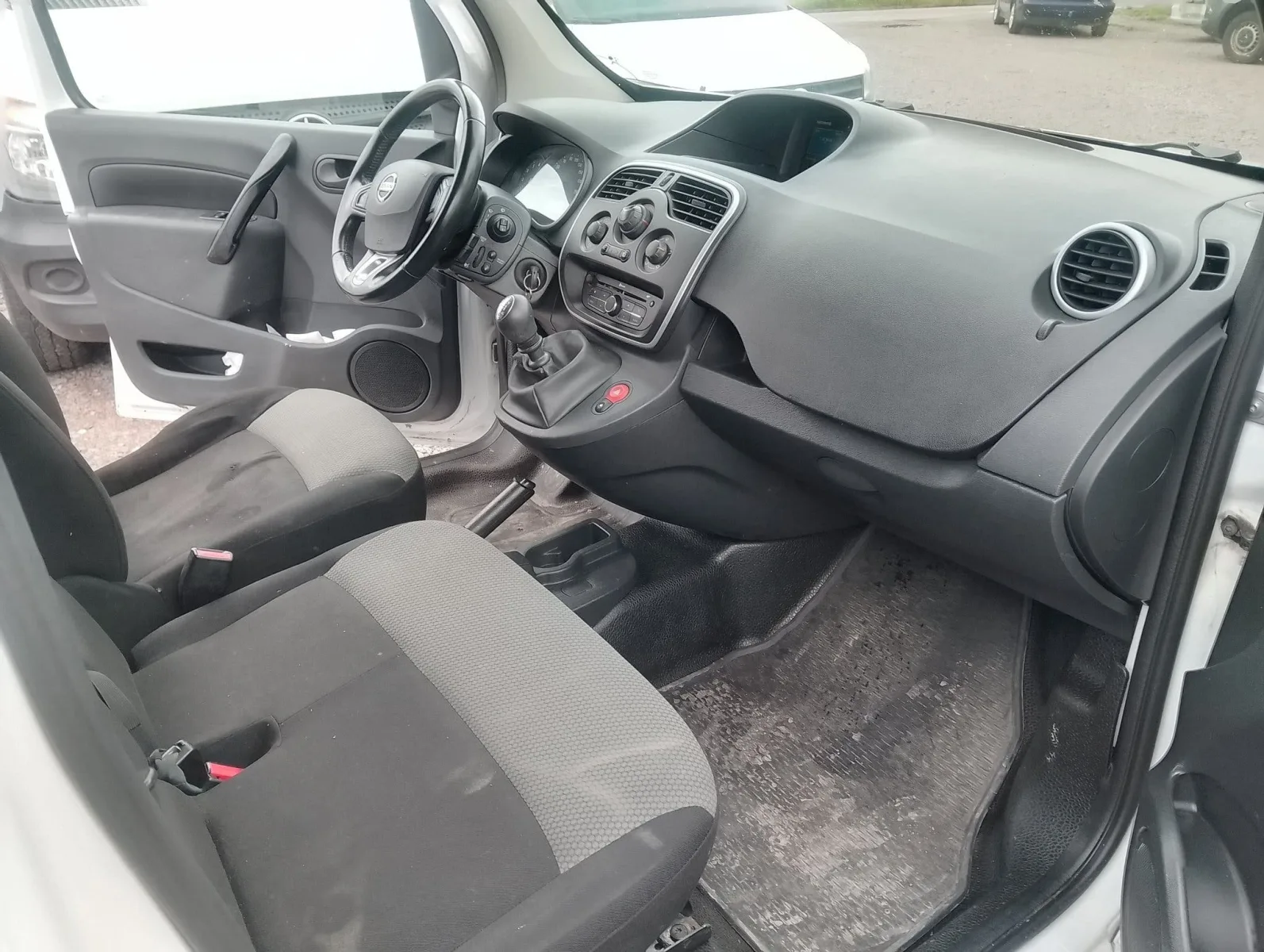 Nissan NV250 2020, bild 10 av 18