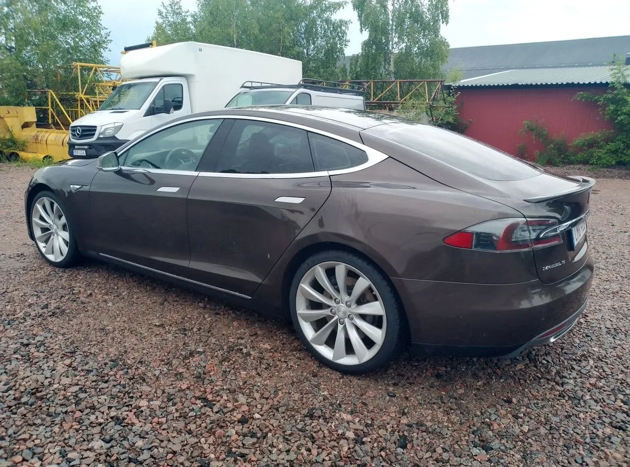 Tesla Model S 2014, bild 7 av 19